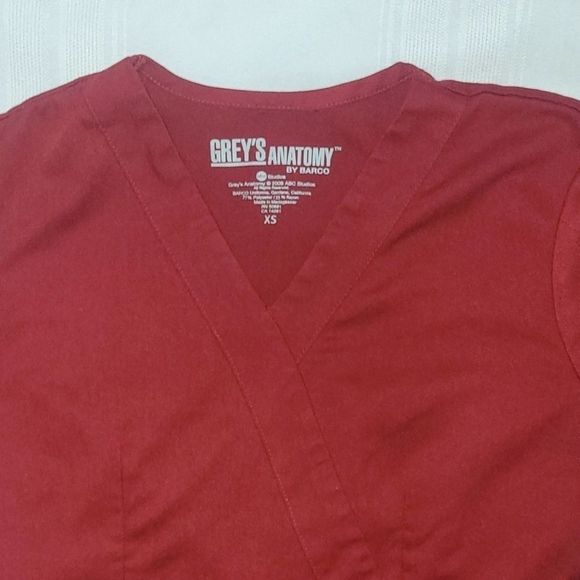 Grey's Anatomy Scrub Top in Red size Xsmall - Picture 3 of 3